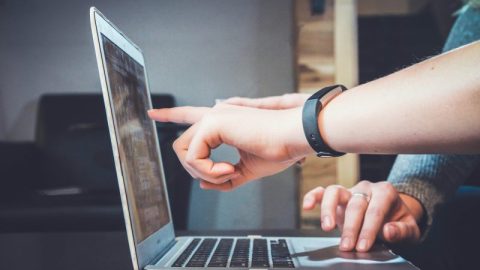 テストエンジニアに向いている人とは?必要な資格や将来性、年収を解説
