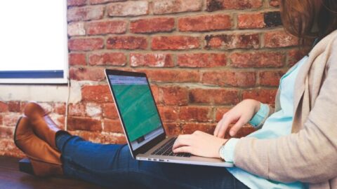 フリーランスエンジニアの働き方とは?種類や会社員エンジニアとの違い、年収についても解説