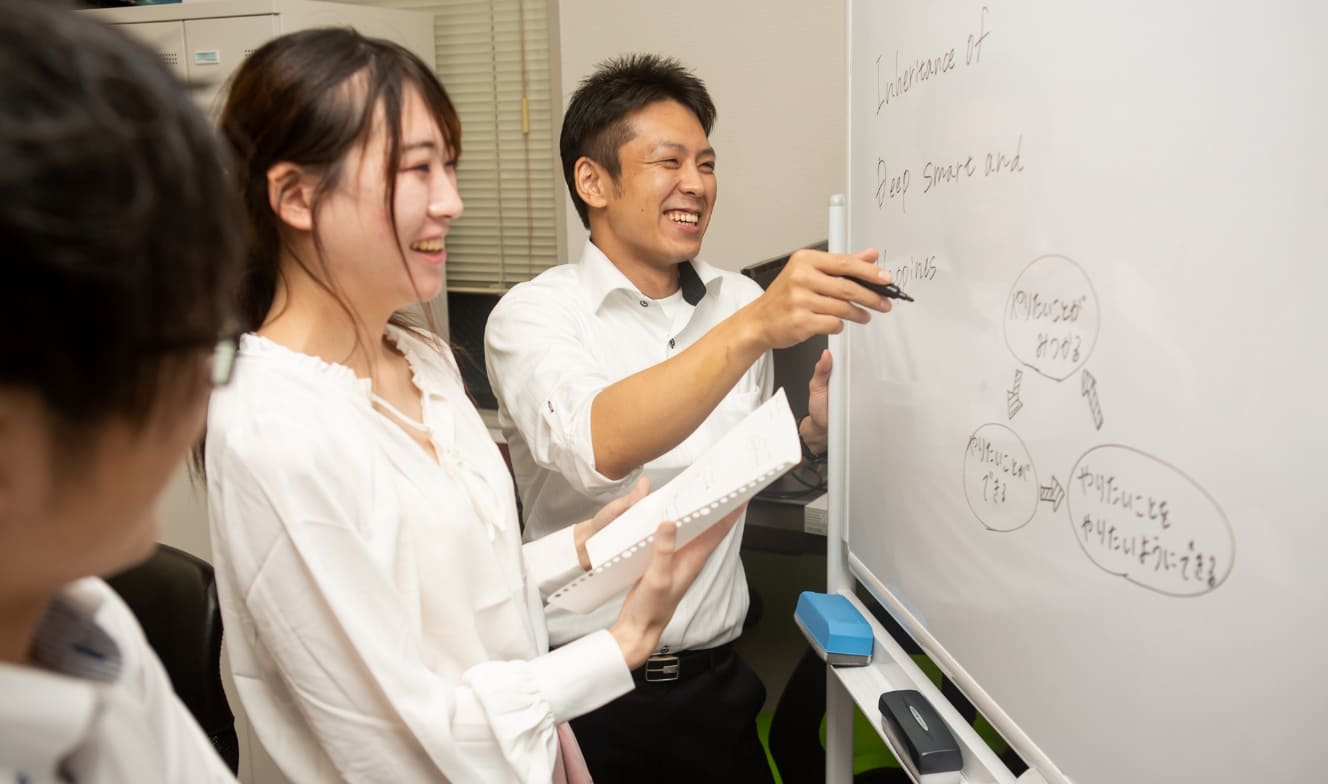 IDHでは、ITエンジニアが「やりたい」を実現し、生き生きと活躍できる環境と文化を整えています。