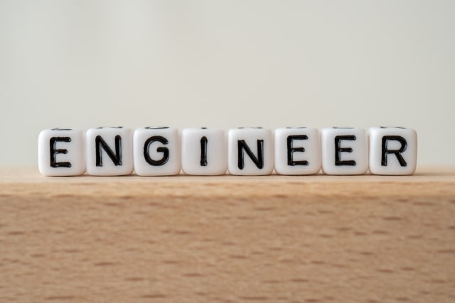 ENGINEER（エンジニア）の文字が書かれたブロックが並ぶイメージ写真